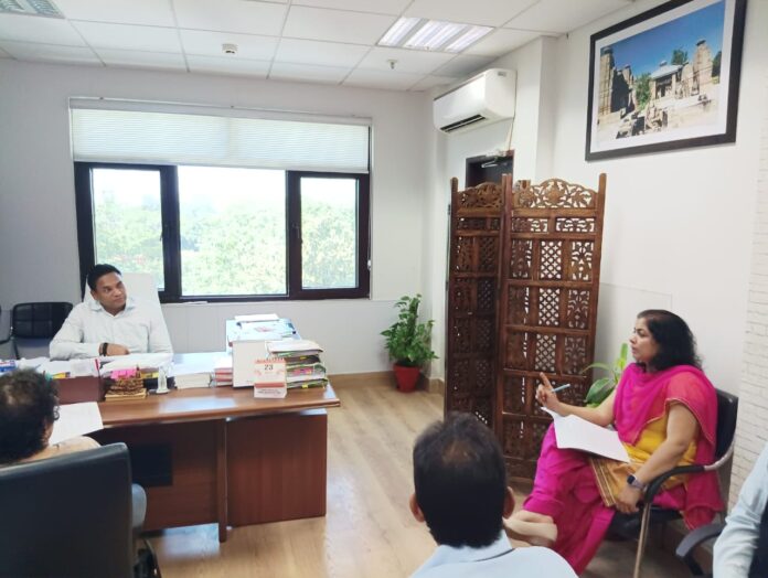 दीपावली से पहले स्वास्थ्य सचिव ने दिया एनएचएम कर्मियों को बड़ा तोहफा, पात्र कार्मिकों को पितृत्व अवकाश, बाल्य देखभाल अवकाश व बाल दत्तक अवकाश का मिलेगा लाभ