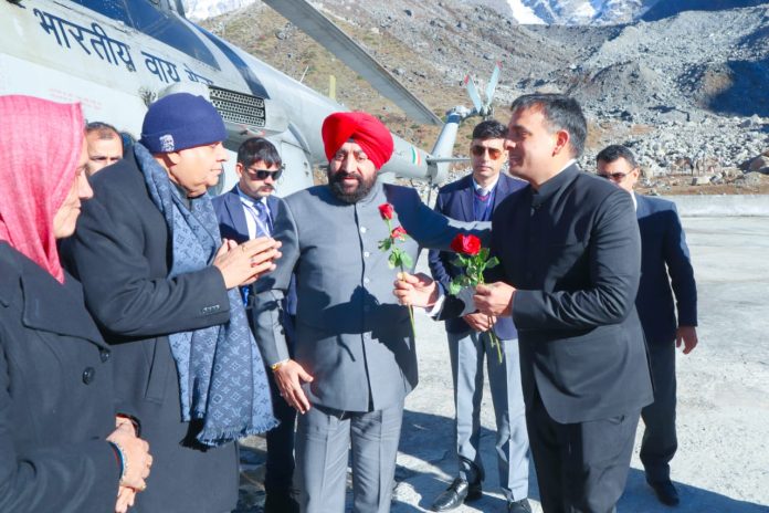 केदारनाथ पहुंचे उपराष्ट्रपति जगदीप धनखड़, राज्यपाल ने किया स्वागत