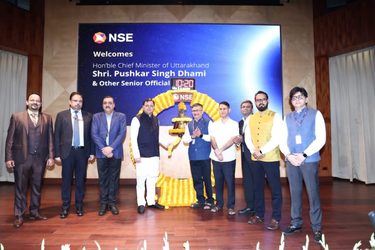 CM धामी ने NSE पहुंच कर स्टॉक एक्सचेंज में संचालित गतिविधियों का किया अवलोकन