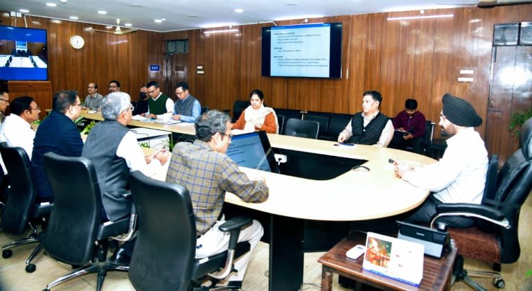 मुख्य सचिव ने एयर कनेक्टिविटी को बढ़ाये जाने के साथ ही हैलीपैड्स और हेलीपोर्ट्स के निर्माण की प्रगति की समीक्षा की