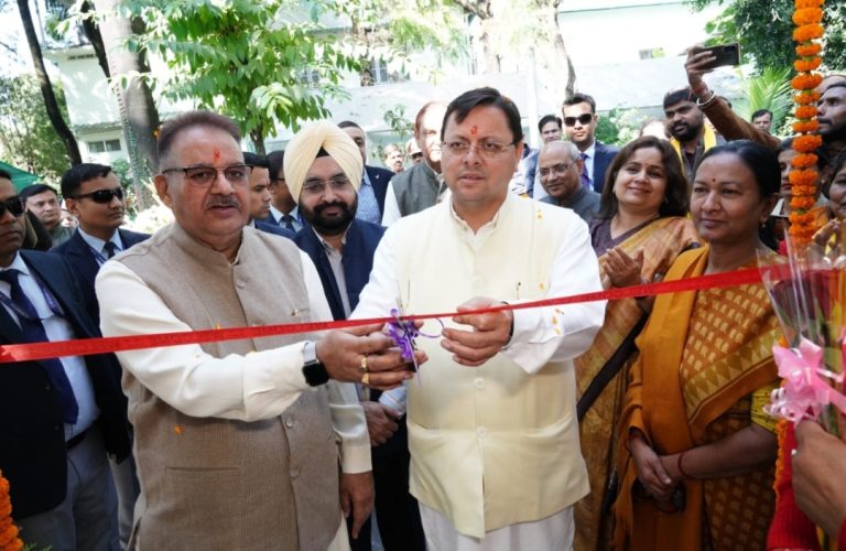 CM धामी ने सचिवालय में मिलेट बेकरी आउटलेट का उद्घाटन किया