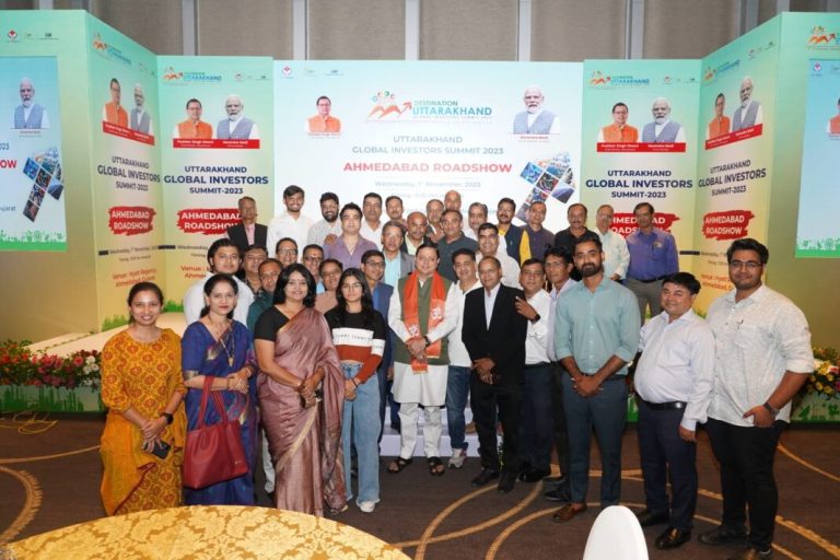 उत्तराखण्ड सेवा समिति के प्रतिनिधियों ने अहमदाबाद में सीएम धामी से की भेंट