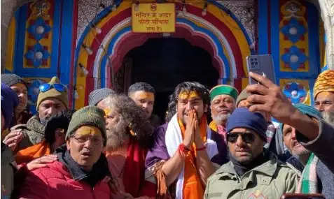 बागेश्वर धाम पंडित धीरेंद्र शास्त्री ने किए बदरी-केदार धाम के दर्शन