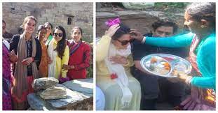 अल्मोड़ा में पैतृक गांव में पूर्व कप्तान महेंद्र सिंह धोनी और उनकी पत्नी साक्षी