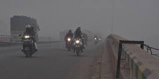 उत्‍तर प्रदेश में द‍िन में धूप और रात में ठंडी हवायें चलने से तापमान में ग‍िरावट आई, सुबह छायेगा घना कोहरा