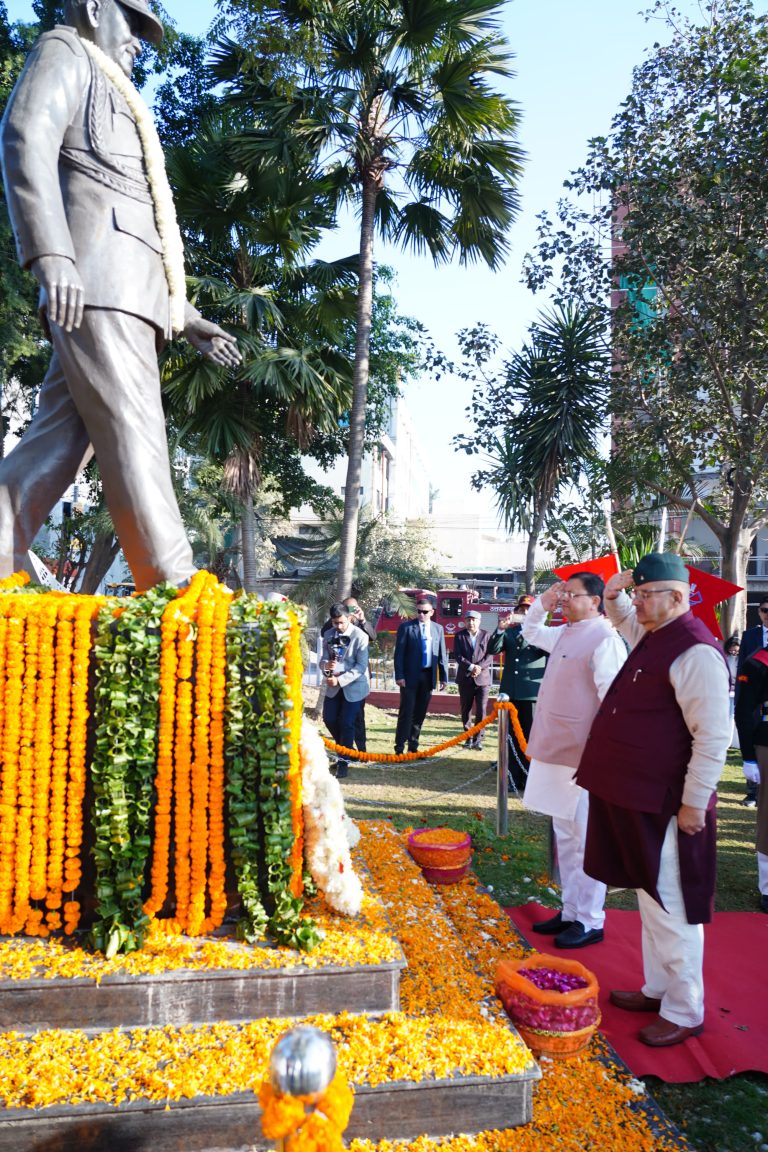 CM धामी ने भारत के प्रथम सी डी एस जनरल विपिन रावत की द्वितीय पुण्यतिथि के अवसर पर उनकी प्रतिमा पर पुष्पांजलि अर्पित की