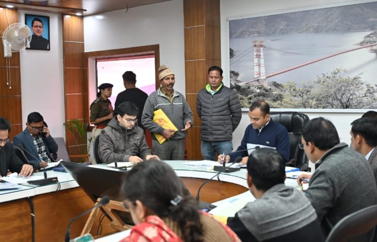 टिहरी डीएम की अध्यक्षता में जनसुनवाई कार्यक्रम का आयोजन हुआ