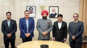 सचिव नियोजन उत्तराखण्ड शासन आर मीनाक्षी सुन्दरम, सचिव उद्योग उत्तराखण्ड शासन विनय शंकर पाण्डेय एवं महानिदेशक उद्योग रोहित मीणा ने की राज्यपाल से भेंट