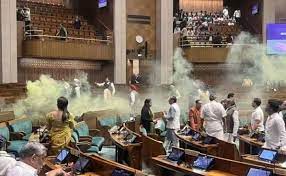 संसद सुरक्षा चूक मामला : लोकसभा सचिवालय ने लिया एक्शन, 8 सुरक्षा कर्मी सस्पेंड