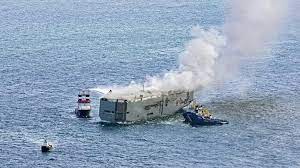 अपहरण किए गए जहाज पर लगातार भारतीय नौसेना की निगरानी, अपहृत जहाज पर 18 चालक दल मौजूद