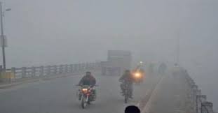 कई राज्य घने कोहरे की चपेट में, सड़क पर जरा संभल के कोहरा बन रहा काल, कई राज्यों में रेड अलर्ट