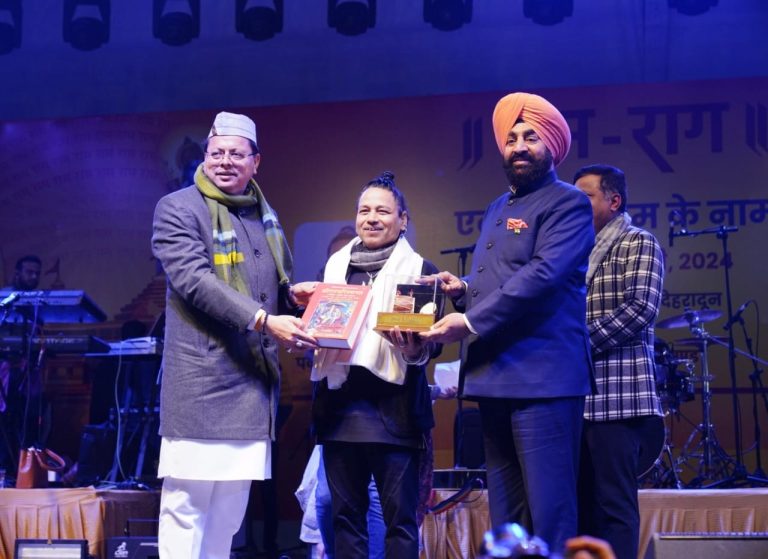 राज्यपाल एवं मुख्यमंत्री रेसकोर्स बन्नू स्कूल में आयोजित राम राग एक संध्या राम के नाम भजन संध्या में हुए शामिल