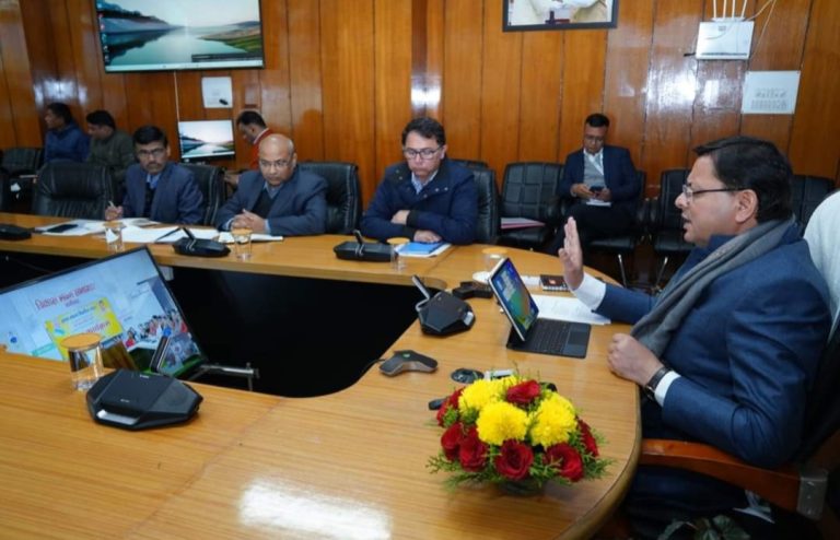 CM धामी ने विकसित भारत संकल्प यात्रा के तहत जनपद बागेश्वर की महिला लाभार्थियों से संवाद किया