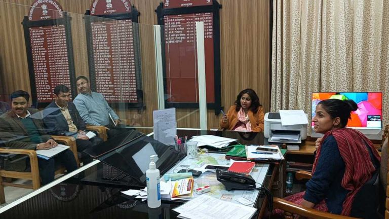 DM हुई सख्त, इन विभागों के खिलाफ प्राथमिकी दर्ज करने के निर्देश