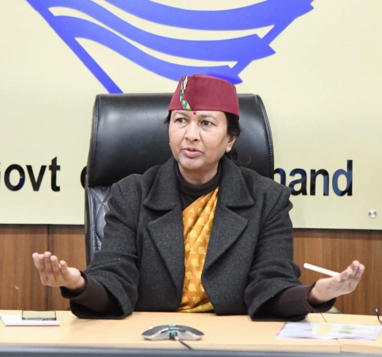 मुख्य सचिव राधा रतूड़ी ने सचिवालय में अपनी पहली बैठक में राज्य में गर्भवती महिलाओं की चुनौतियों एवं समस्याओं की समीक्षा की