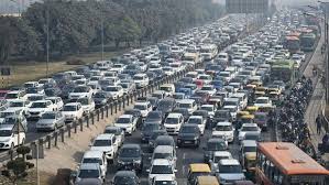 नोएडा की कई सड़कें बंद, दिल्ली जाने वाले रास्ते प्रभावित, हिरासत में लिए गए कई अन्नदाता