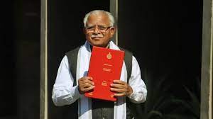 सीएम मनोहर का किसानों को लेकर बड़ा तोहफा, कर्ज का ब्याज माफ, शहीद सैनिकों के परिवार को मिलेंगे 1 करोड़