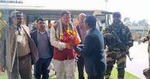 उत्तराखंड के मुख्यमंत्री पुष्कर सिंह धामी अपनी कैबिनेट के साथ रामलला के दर्शन करने अयोध्या पहुंचे