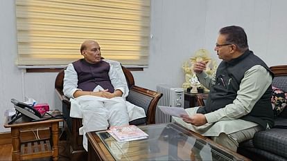 केंद्रीय रक्षा मंत्री राजनाथ सिंह से दिल्ली में मिले गणेश जोशी