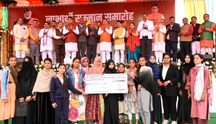 मुख्यमंत्री ने नैनीताल जिलें को दी करोड़ों योजनाओं की सौगात