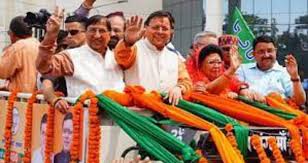 टिहरी लोकसभा सीट से भाजपा प्रत्याशी माला राज्यलक्ष्मी शाह लक्ष्मी नामांकन कराने पहुंचीं