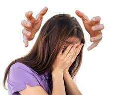 हल्के में ना लें सिरदर्द, हो सकती हैं ये गंभीर बीमारियां, जानें राहत पाने के उपाय