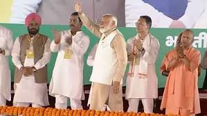 प्रधानमंत्री नरेंद्र मोदी पीलीभीत में चुनावी जनसभा को संबोधित करने पहुंचे