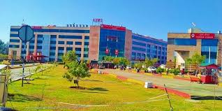 एम्स ऋषिकेश के डॉक्टरों ने बच्चे के बेडौल सिर को दिया सही आकार, यह सुविधा प्रदान करने वाला देश का पहला सरकारी स्वास्थ्य