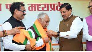 लोकसभा चुनाव से पहले ही इंदौर में कांग्रेस का बड़ा झटका, प्रत्याशी ने वापस लिया नामांकन