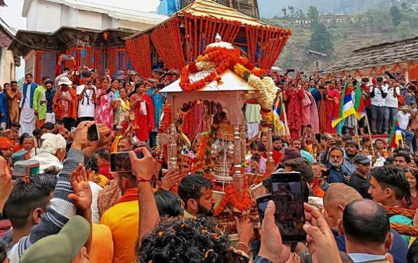 भगवान केदारनाथ की चल उत्सव विग्रह डोली ने केदारनाथ धाम के लिए किया प्रस्थान
