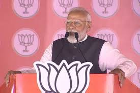 जनसभा को संबोधित करते पीएम मोदी, बोले- 10 साल में बदल गई आजमगढ़ की तस्‍वीर