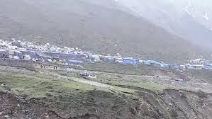 केदारनाथ धाम में पायलट की सूझबूझ से टला बड़ा हादसा, बाल-बाल बचे तीर्थयात्री