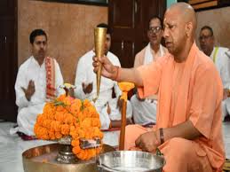 अक्षय तृतीया पर रुद्राभिषेक कर सीएम योगी ने की प्रदेशवासियों के सुख-समृद्धि की कामना