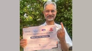जयशंकर बिना वोट डाले वापस लौटे,20 मिनट लाइन में लगे