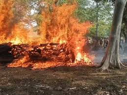 सेमहारा गांव में एक साथ जलीं 19 चिताएं, पूरे गांव में गमगीन माहौल