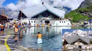 आज विधि- विधान के साथ श्रद्धालुओं के लिए खोले गए हेमकुंड साहिब के कपाट