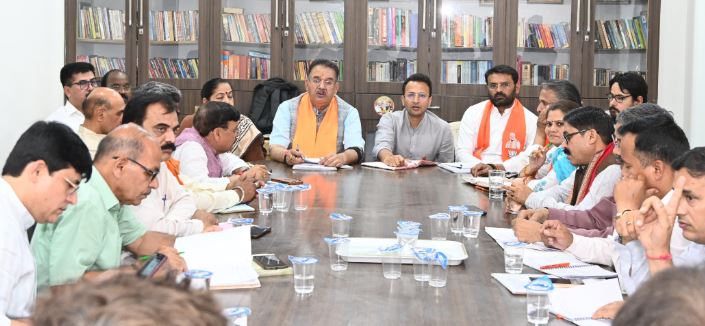 कैबिनेट मंत्री गणेश जोशी ने मनोज तिवारी की चुनाव रणनीति को दिया फाइनल टच