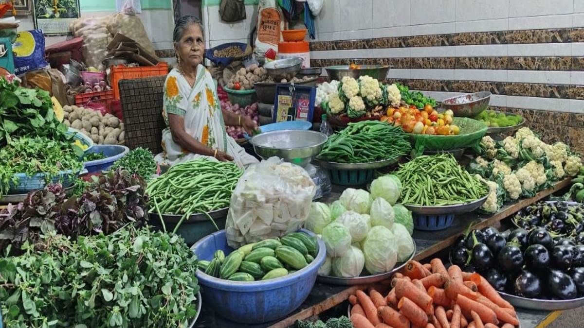 सब्जियों के दाम में दो गुना तक हुई वृद्धि, आसमान छूने लगे सब्जियों के दाम
