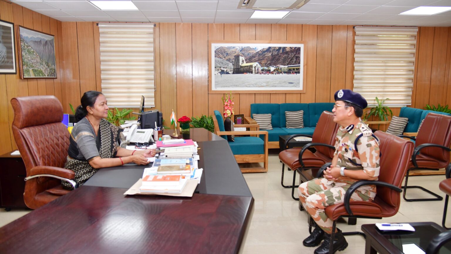 आईटीबीपी के महानिरीक्षक संजय गुंज्याल ने मुख्य सचिव के साथ बॉर्डर आउट पोस्ट के विभिन्न मुद्दों और समस्याओं पर की चर्चा