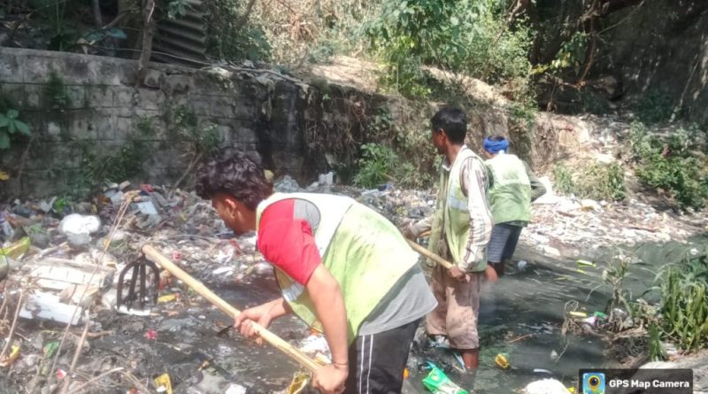 जिलाधिकारी देहरादून ने मानसून के दृष्टिगत नगर निगम, नगर पालिका परिषद के अधिकारियों को दिए नालों, नालियों की सफाई के निर्देश
