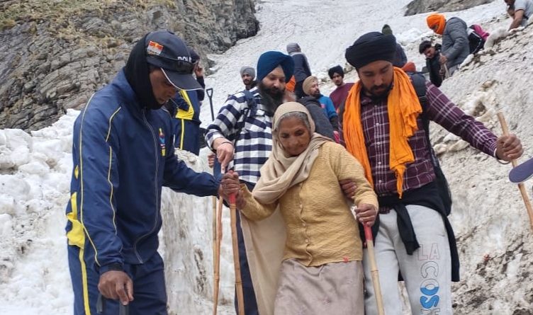 श्री हेमकुंड साहिब यात्रा के प्रहरी बने एसडीआरएफ के जवान