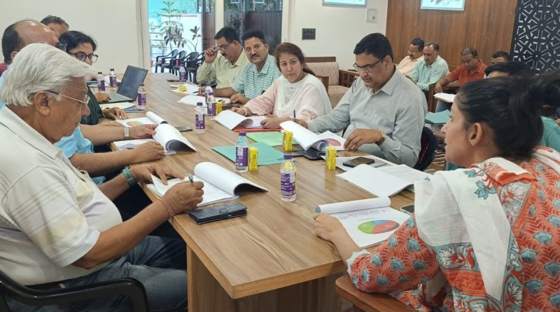 जिलाधिकारी देहरादून की अध्यक्षता में राजकीय जिला चिकित्सालय प्रबन्धन समिति की बैठक आयोजित हुई