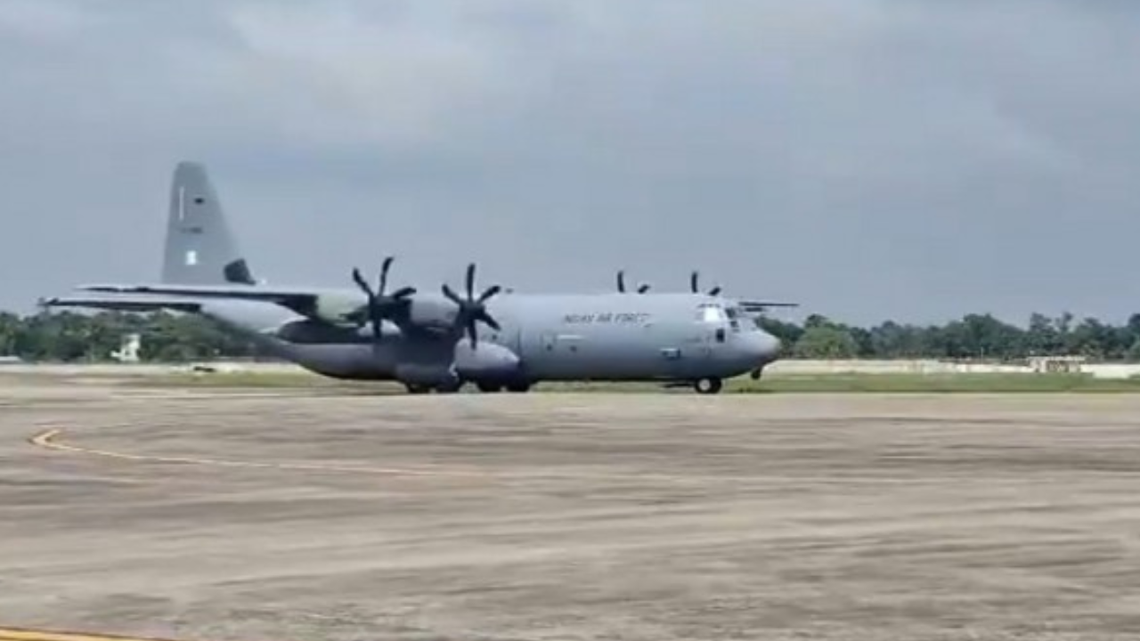 45 भारतीयों के शव लेकर कुवैत से केरल पहुंचा वायुसेना का विमान