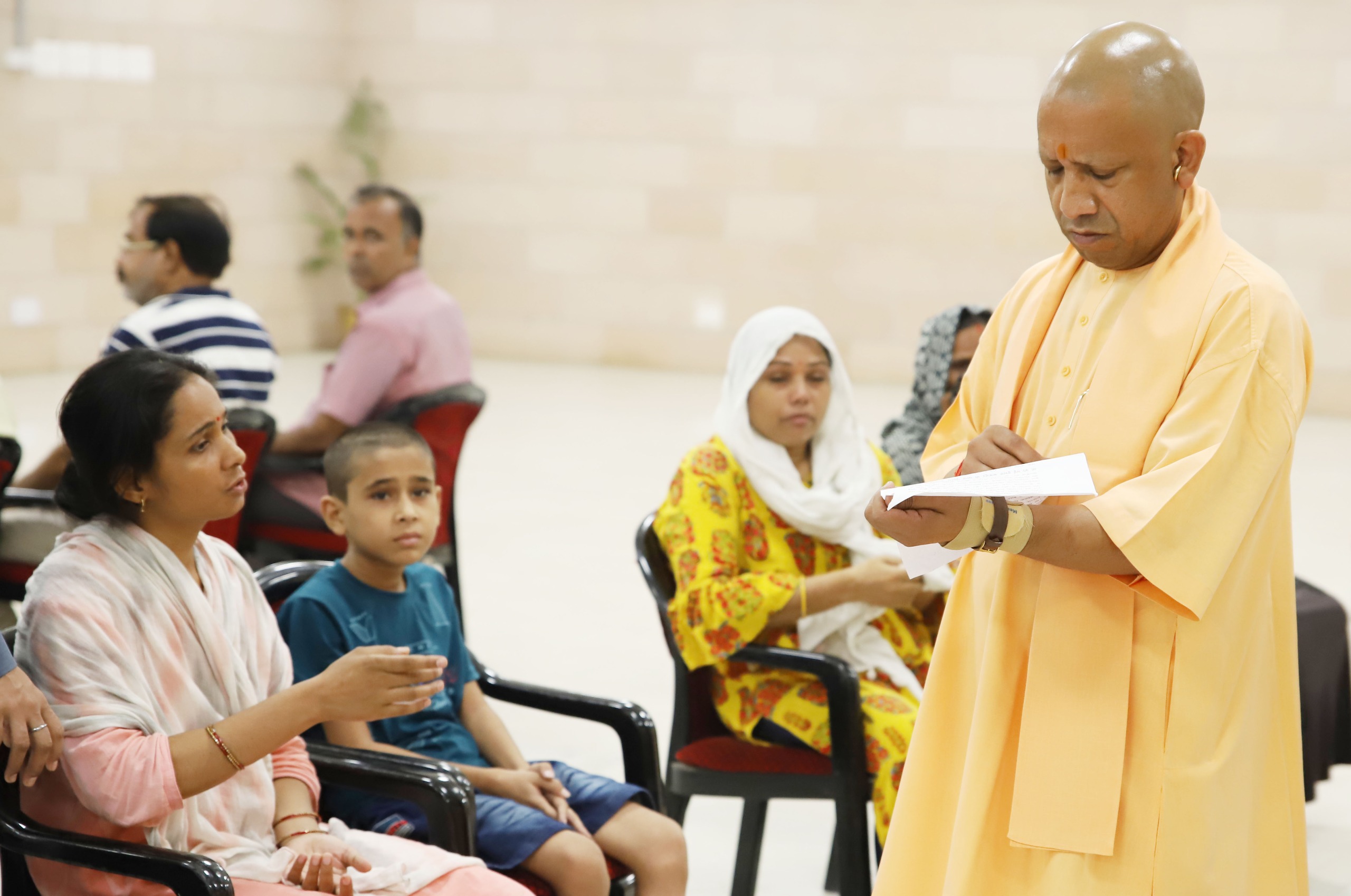 सीएम योगी के सख्त निर्देश, किसी भी सूरत में कब्जा बर्दाश्त नहीं, ऐसा करने वालों पर हो कठोर कार्रवाई