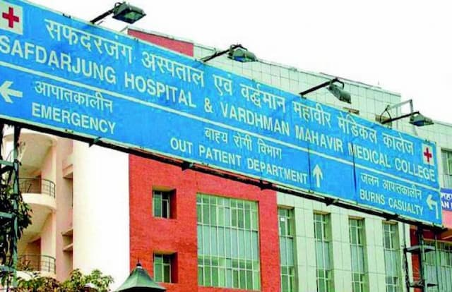 दिल्ली के सफदरजंग अस्पताल में लगी आग, इमरजेंसी वाले मरीज अब कहां करवाएंगे इलाज