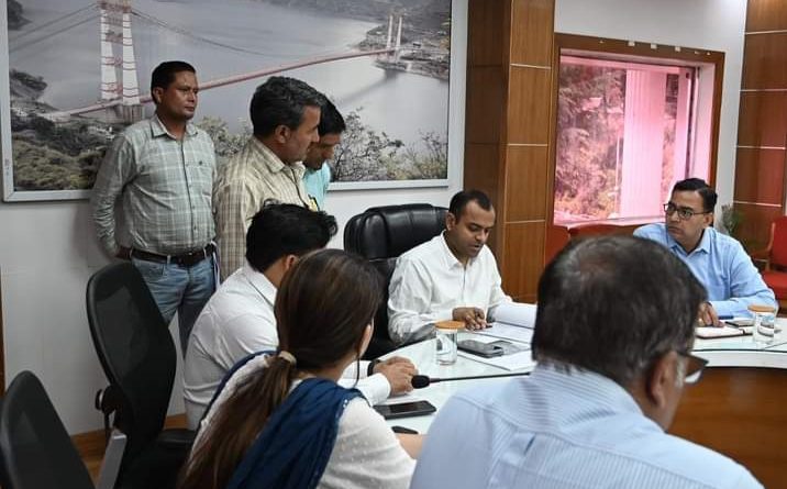 टिहरी DM की अध्यक्षता में जन सुनवाई कार्यक्रम का आयोजन हुआ