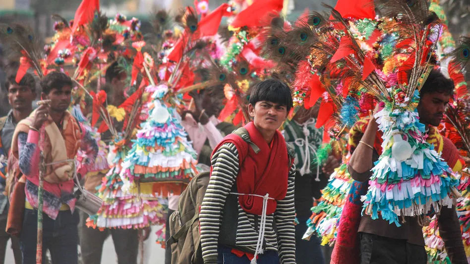 दिन-प्रतिदिन बढ़ती जा रही कांवड़ यात्रा, तीन दिन के अंदर 12 लाख से अधिक कांवड़ियों ने भरा गंगाजल