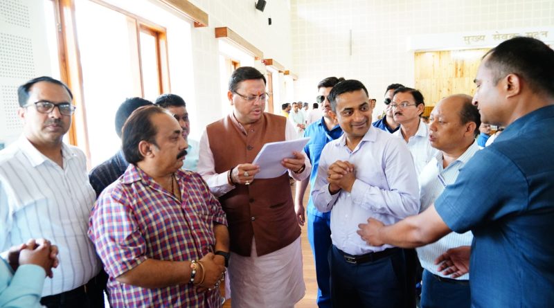 उत्तराखंड जल संस्थान एव पेयजल निगम संयुक्त मोर्चे मुख्य संयोजक जितेंद्र सिंह देव के नेतृत्व में मुख्यमंत्री से मिला