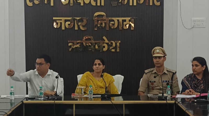 जिलाधिकारी देहरादून द्वारा नगर निगम ऋषिकेश में कांवड़ यात्रा तेयरियों को लेकर समीक्षा बैठक आयोजित की गई
