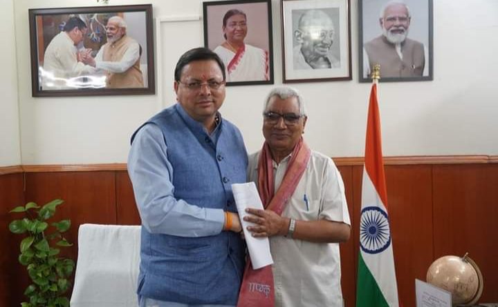 CM धामी से वरिष्ठ भाजपा नेता प्रकाश सुमन ध्यानी ने शिष्टाचार भेंट की